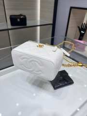 Chanel quilted small vanity case with chain white 17x9.5x8cm - 3