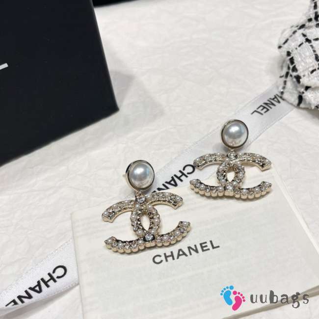 Chanel silver pearl earrings - 1