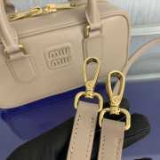 Miu Miu Arcadie leather bag in beige 22x10.5x7.5cm - 2