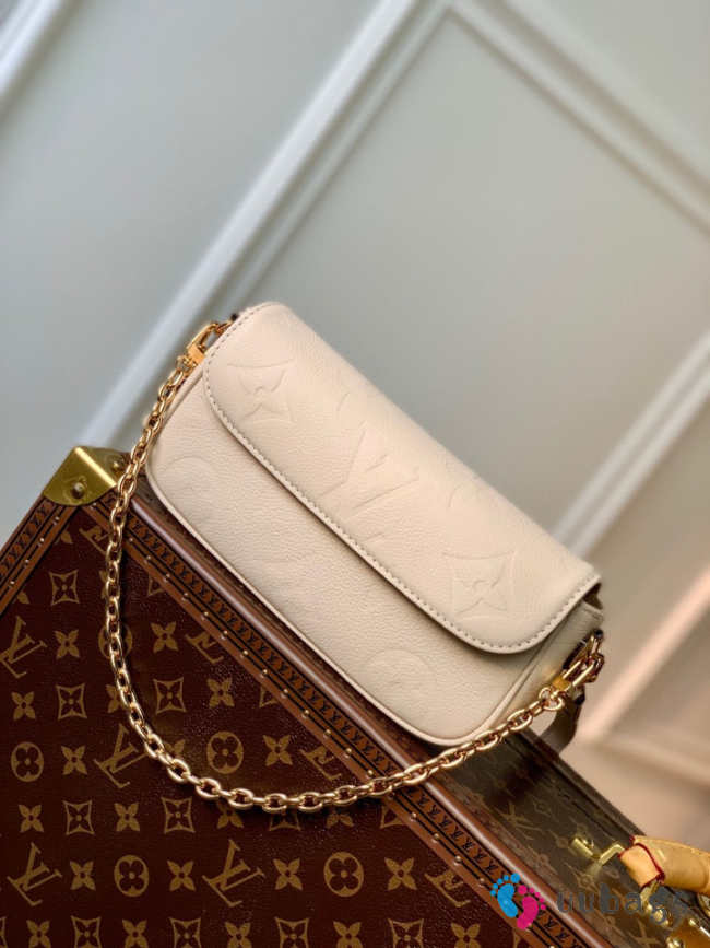 Louis Vuitton M82210 Ivy bag in white 23.5x12x4.3cm - 1