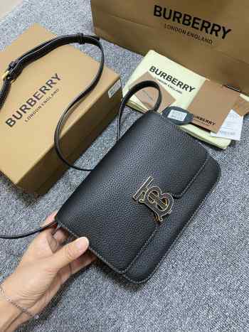 Burberry Mini TB bag grainy calf leather in black 21x6x16cm