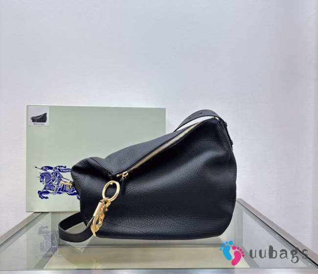 Burberry large Knight bag in black 37x13x32cm - 1