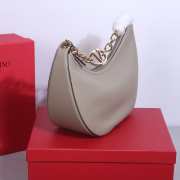 Valentino Garavani VLogo Moon hobo bag grey in grainy calfskin with chain 35x26x13cm - 2