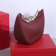 Valentino Garavani VLogo Moon hobo bag rosso in grainy calfskin with chain 35x26x13cm - 3