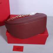 Valentino Garavani VLogo Moon hobo bag rosso in grainy calfskin with chain 35x26x13cm - 6