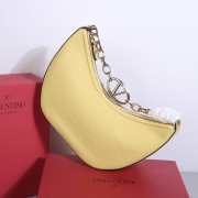 Valentino Garavani VLogo Moon hobo bag yellow in grainy calfskin with chain 35x26x13cm - 2