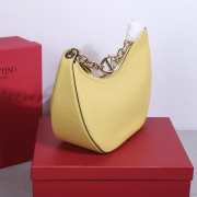 Valentino Garavani VLogo Moon hobo bag yellow in grainy calfskin with chain 35x26x13cm - 4