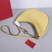 Valentino Garavani VLogo Moon hobo bag yellow in grainy calfskin with chain 35x26x13cm - 5