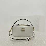 Uubags | Miu Miu leather shoulder bag in white 9.5x18x6.5cm - 2