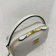 Uubags | Miu Miu leather shoulder bag in white 9.5x18x6.5cm - 3