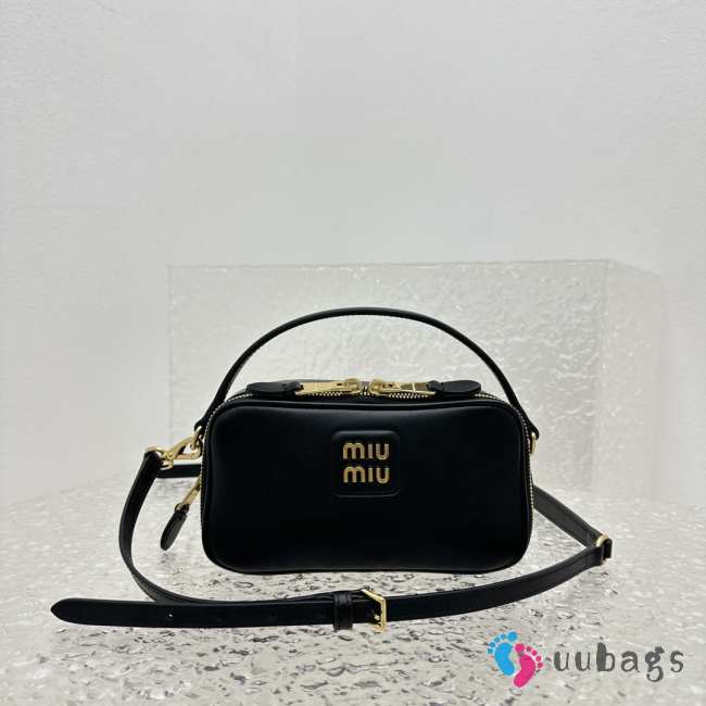 Uubags | Miu Miu leather shoulder bag in black 9.5x18x6.5cm - 1