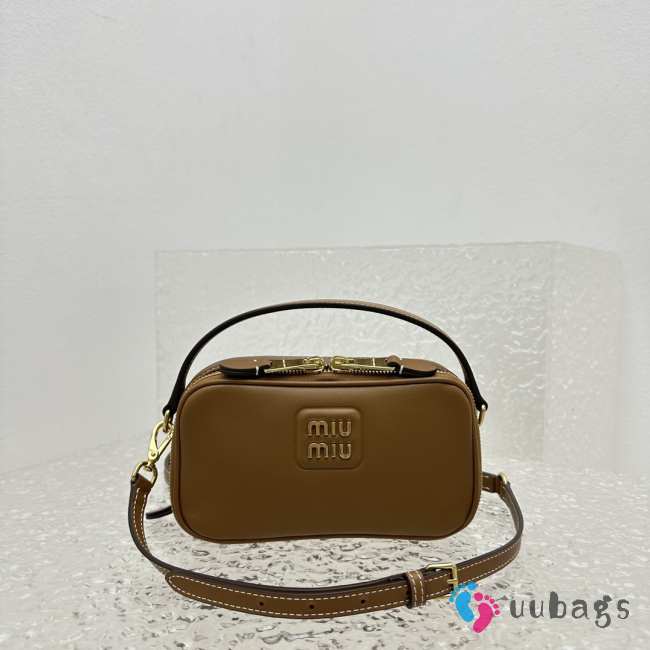 Uubags | Miu Miu leather shoulder bag in brown 9.5x18x6.5cm - 1