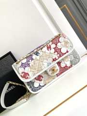 Uubags | Chanel flap bag lace patchwork & gold-tone metal white & multicolor - 1