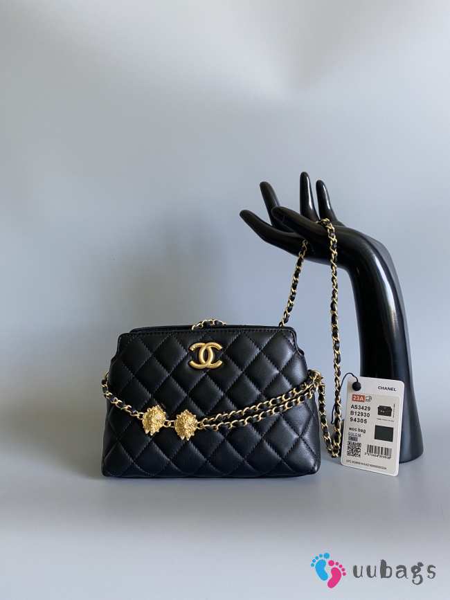 Uubags | Chanel clutch with strap glossy wrinkled calf leather, resin & gold-tone metal black - 1