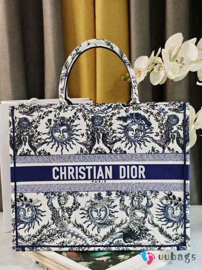 Uubags | Dior Large Book Tote Blue and White Toile de Jouy Soleil Embroidery - 1