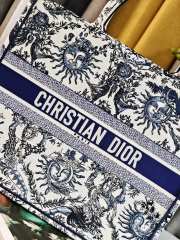 Uubags | Dior Large Book Tote Blue and White Toile de Jouy Soleil Embroidery - 4