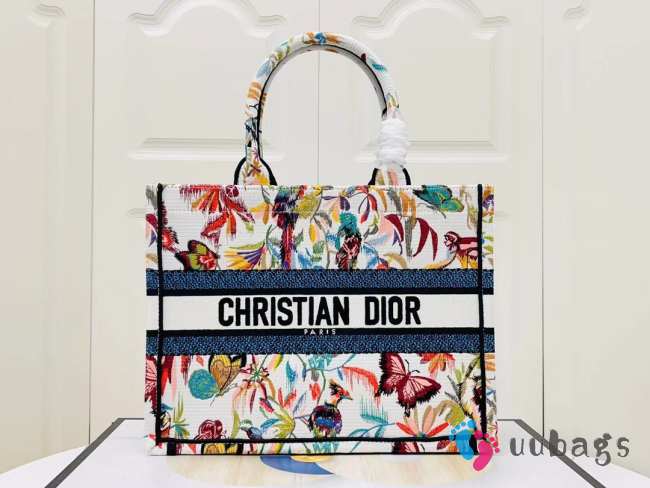 Uubags | Dior Medium Book Tote White Multicolor Toile de Jouy Fantastica Embroidery - 1