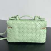 Uubags | Bottega Veneta Intrecciato leather vanity case in fresh mint with detachable strap 12.5x23x4cm - 3