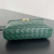 Uubags | Bottega Veneta Intrecciato leather vanity case in green with detachable strap 12.5x23x4cm - 6