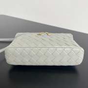 Uubags | Bottega Veneta Intrecciato leather vanity case in agate grey with detachable strap 12.5x23x4cm - 6