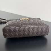 Uubags | Bottega Veneta Intrecciato leather vanity case in fondant with detachable strap 12.5x23x4cm - 2