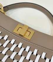 Uubags | Fendi Peekaboo shoulder bag in beige 24x10.5x18.5cm - 5