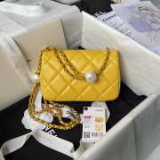 Uubags | Chanel Small Foldable Bag Pearlescent Lambskin, Imitation Pearls & Yellow Metal Yellow - 3