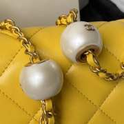 Uubags | Chanel Small Foldable Bag Pearlescent Lambskin, Imitation Pearls & Yellow Metal Yellow - 4