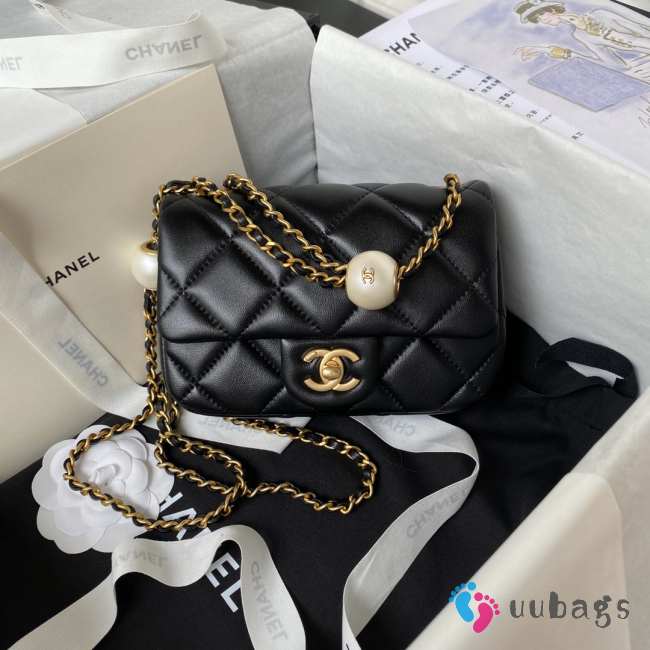 Uubags | Chanel Small Foldable Bag Pearlescent Lambskin, Imitation Pearls & Black Metal Black - 1