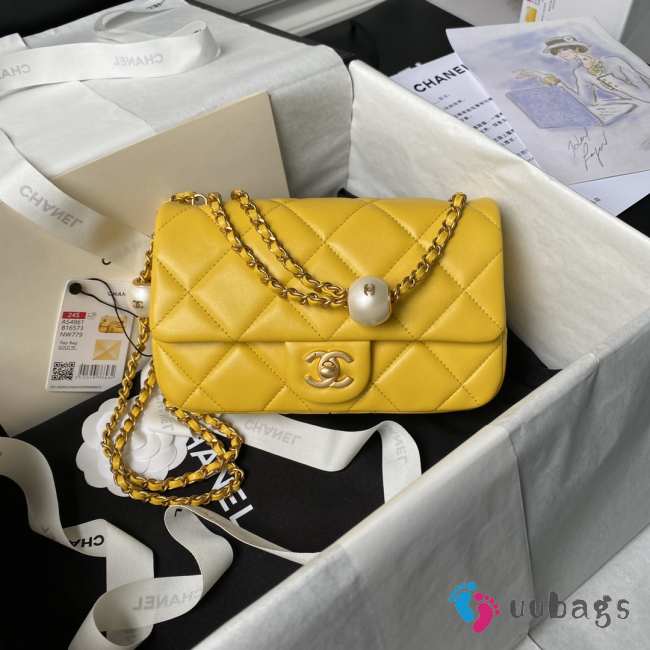 Uubags | Chanel Foldable Bag Pearlescent Lambskin, Imitation Pearls & Yellow Metal Yellow - 1