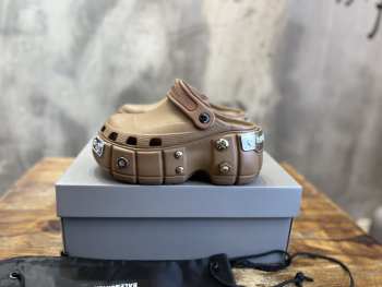 Uubags | Balenciaga HardCrocs mule in brown rubber 11cm