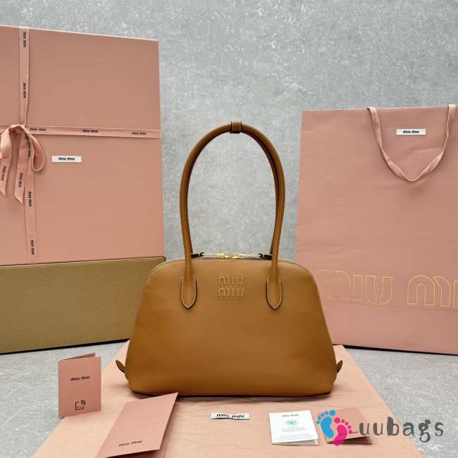 Uubags | Miu Miu leather handles bag and gold-tone hardware in cognac 33x13x21cm - 1