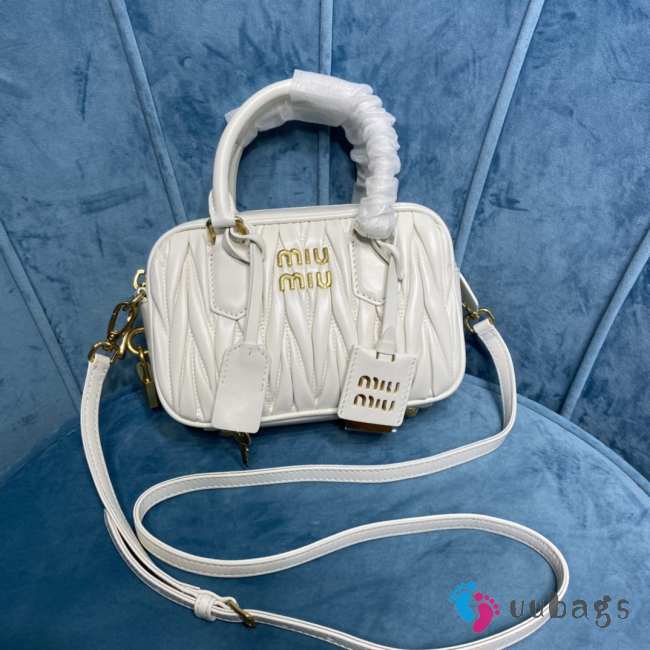 Uubags | Miu Miu Arcadie matelassé nappa leather bag in white 19x13x6cm - 1