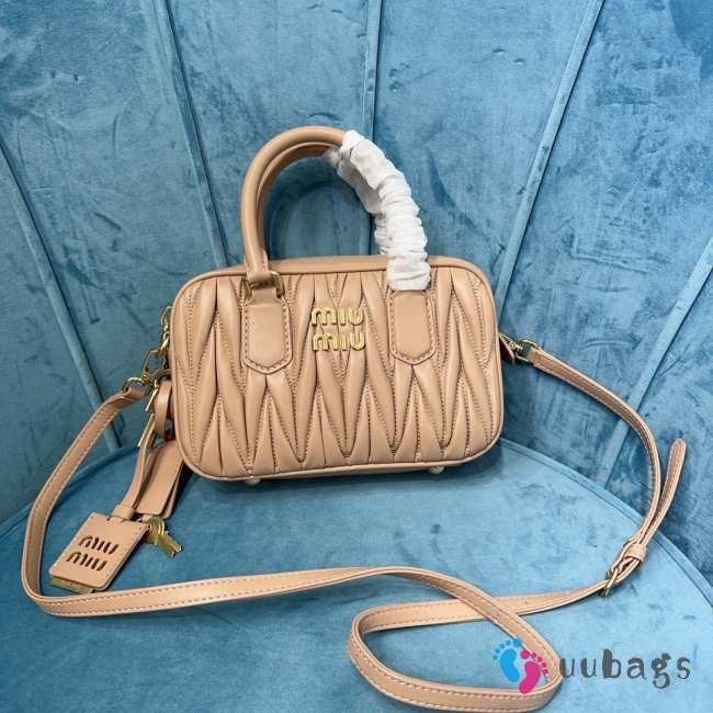 Uubags | Miu Miu Arcadie matelassé nappa leather bag in sand beige 19x13x6cm - 1