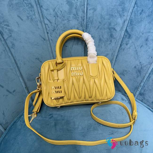 Uubags | Miu Miu Arcadie matelassé nappa leather bag in yellow 19x13x6cm - 1