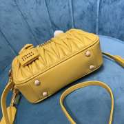 Uubags | Miu Miu Arcadie matelassé nappa leather bag in yellow 19x13x6cm - 3