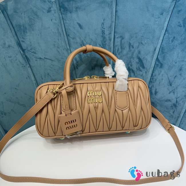 Uubags | Miu Miu Arcadie matelassé nappa leather bag in beige 27x12x9cm - 1