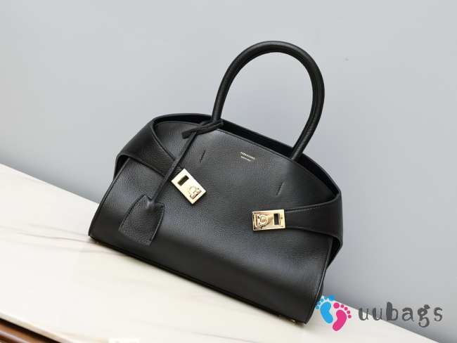 Uubags | Ferragamo Hug bag 01 in black 31.5x19x22cm - 1