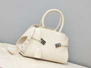 Uubags | Ferragamo Hug bag in cream 31.5x19x22cm - 1