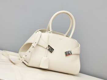 Uubags | Ferragamo Hug bag in cream 31.5x19x22cm