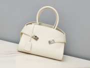 Uubags | Ferragamo Hug bag in cream 31.5x19x22cm - 6