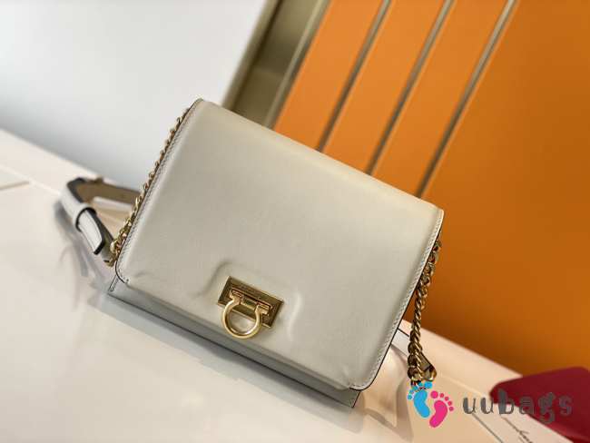 Uubags | Ferragamo Trifolio Flap Bag In White 24x10x18cm - 1