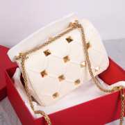 Uubags | Valentino Garavani Roman Stud Chain Linked Knit Tote Bag White 25x7x15cm - 5