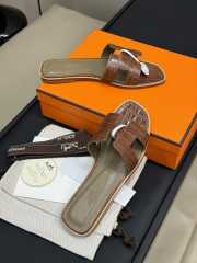 Uubags | Hermes Oasis Sandal In Brown Crocodile - 3