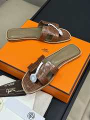 Uubags | Hermes Oasis Sandal In Brown Crocodile - 4