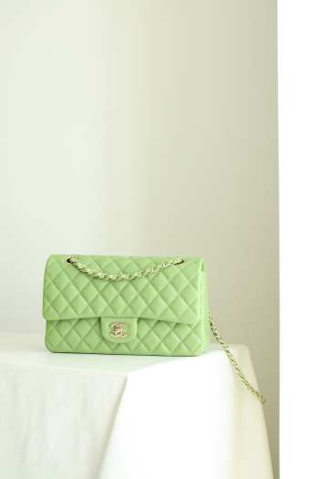 Chanel flap bag medium in green caviar leather with light gold buckle 25cm