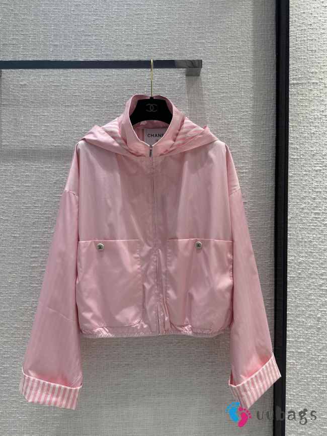 Uubags | Chanel Windbreaker jacket in pink - 1