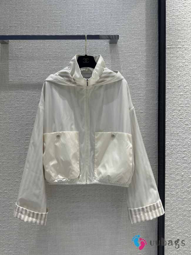 Uubags | Chanel Windbreaker jacket in white - 1