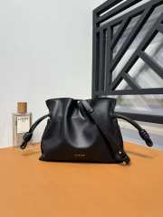 Uubags | Loewe Mini Flamenco clutch in nappa black calfskin 24x18x9cm - 6