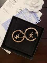 Uubags | Chanel Moon Pearl earrings made of consistent brass material - 1